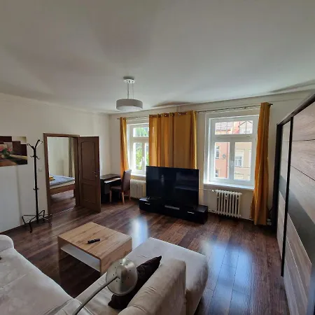 Apartman 63M2 S Balkonem V Lazenskem Centru Karlovy Vary Exterior photo