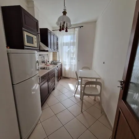 Apartman 63M2 S Balkonem V Lazenskem Centru Karlovy Vary Exterior photo