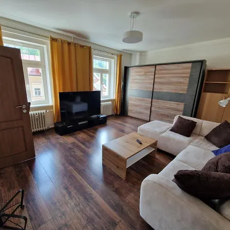 Apartman 63M2 S Balkonem V Lazenskem Centru Karlovy Vary Exterior photo