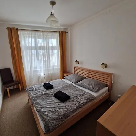 Apartman 63M2 S Balkonem V Lazenskem Centru Karlovy Vary Exterior photo