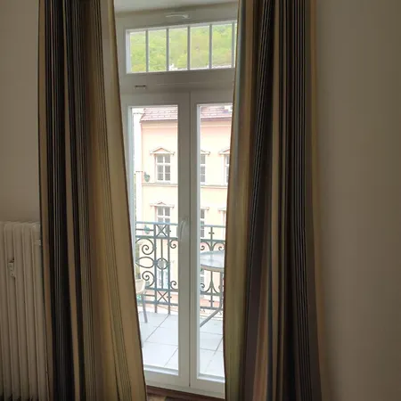 Apartman 63M2 S Balkonem V Lazenskem Centru Karlovy Vary Exterior photo
